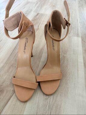 Breckelles Tan Ankle-Strap Block Heel Sandals